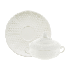 tasse et soucoupe bouillon